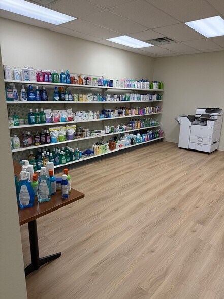 303 SW 18th St, Bentonville, AR à louer - Photo du bâtiment - Image 3 de 8