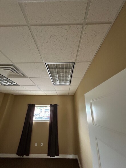 231 N Twin City Hwy, Nederland, TX à vendre - Photo intérieure - Image 3 de 23