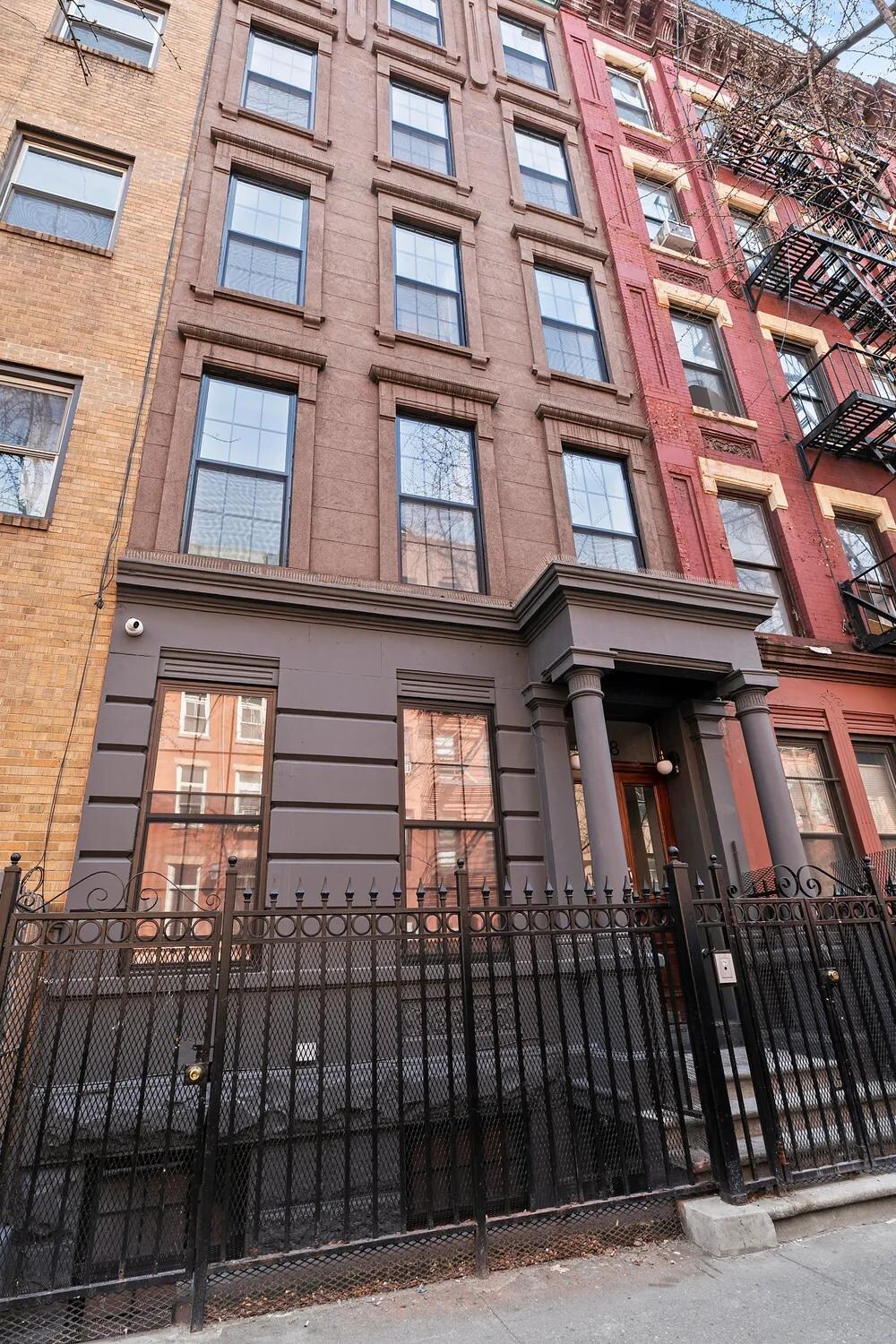 408 W 46th St, New York, NY à vendre Photo du bâtiment- Image 1 de 13