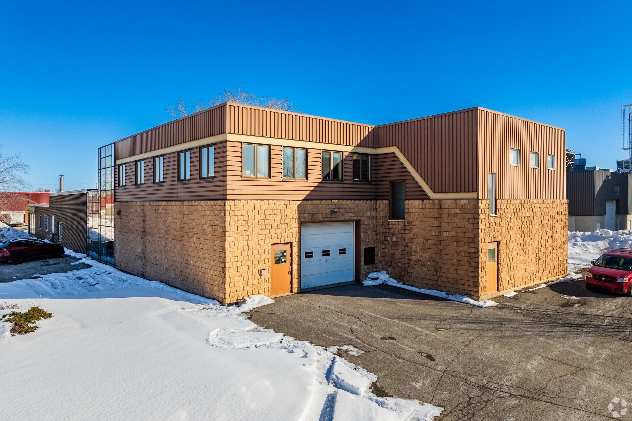 8300 Rue De L'industrie, Montréal, QC à vendre Photo du bâtiment- Image 1 de 7