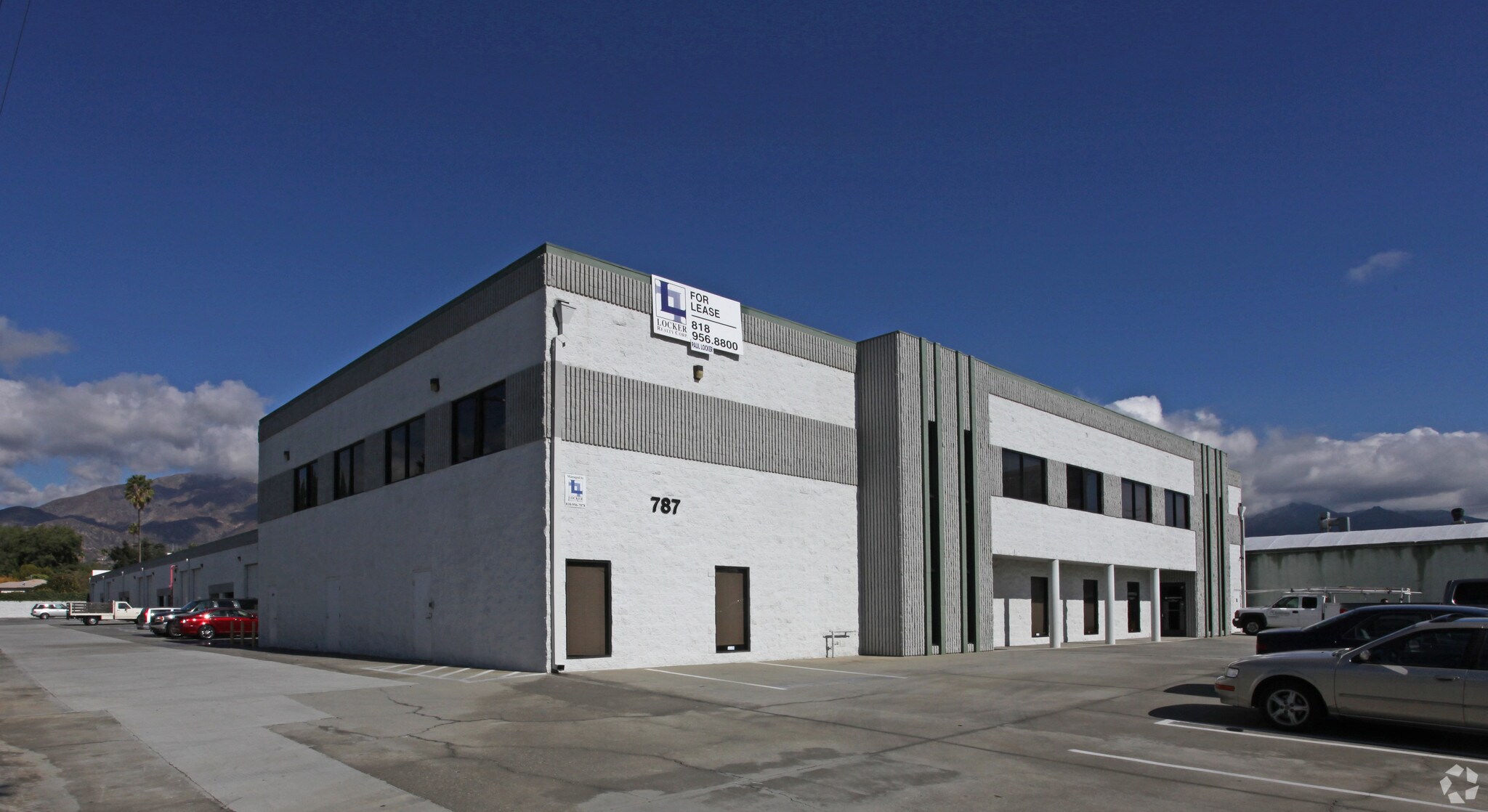 787 W Woodbury Rd, Altadena, CA à louer Photo principale- Image 1 de 28