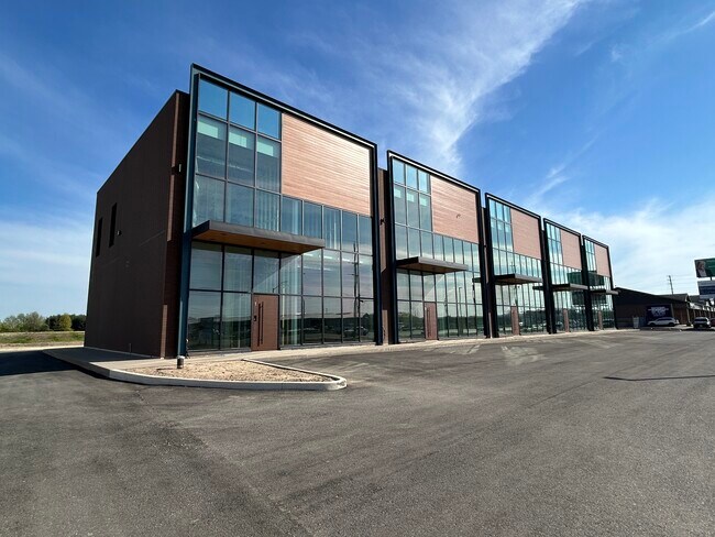 Plus de détails pour 2575 Highway 20, Welland, ON - Bureau/Commerce de détail à louer