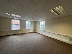 93 High St, Chesterfield for lease Interior Photo- Image 2 of 7