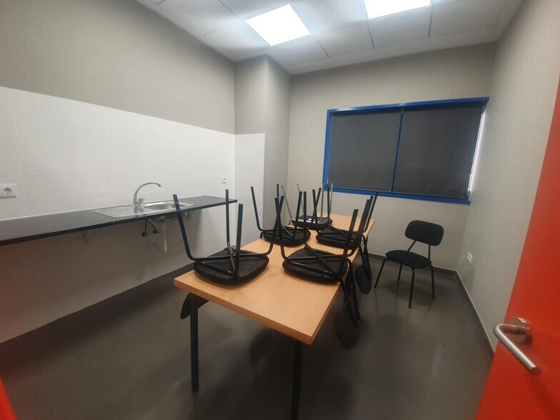 Industrial in Dos Hermanas, Sevilla for lease - Building Photo - Image 2 of 15