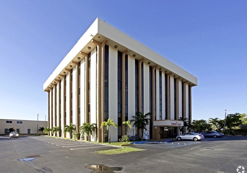 160 NW 176th St, Miami Gardens, FL à louer - Photo principale - Image 1 de 11