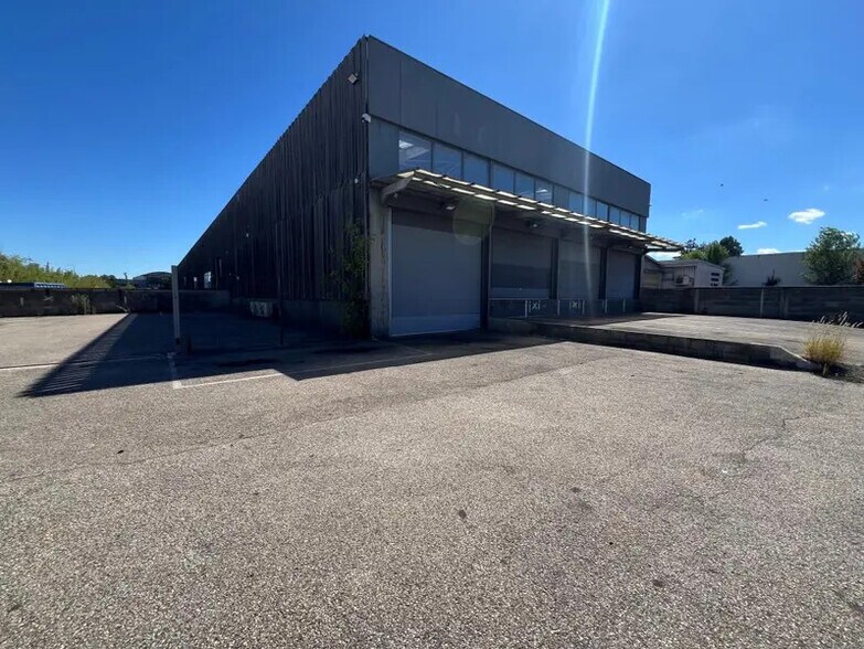 7 Rue Michel Jacquet, Saint-Priest for lease - Building Photo - Image 1 of 7