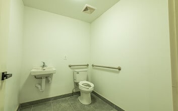 3043 31st St, Long Island City, NY for lease Interior Photo- Image 2 of 8