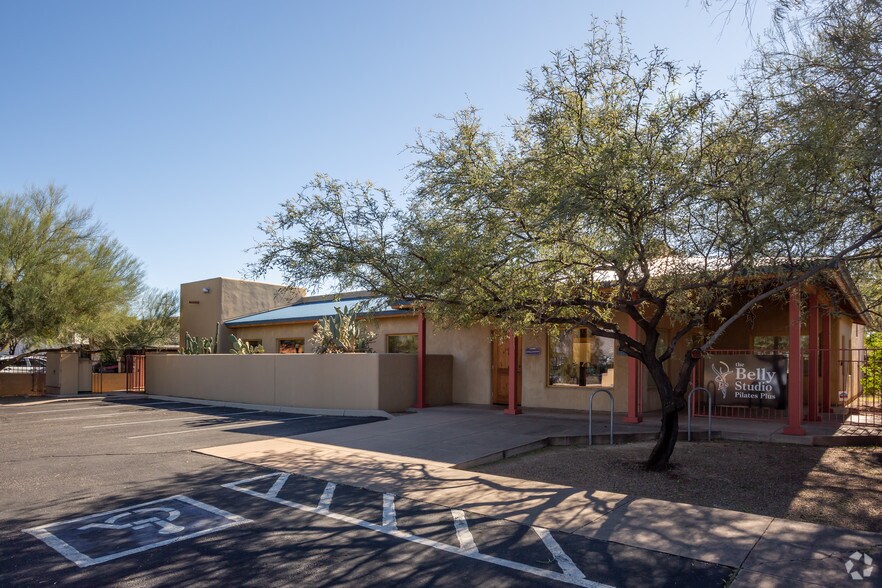 3838 E Fort Lowell Rd, Tucson, AZ à louer - Photo principale - Image 1 de 73