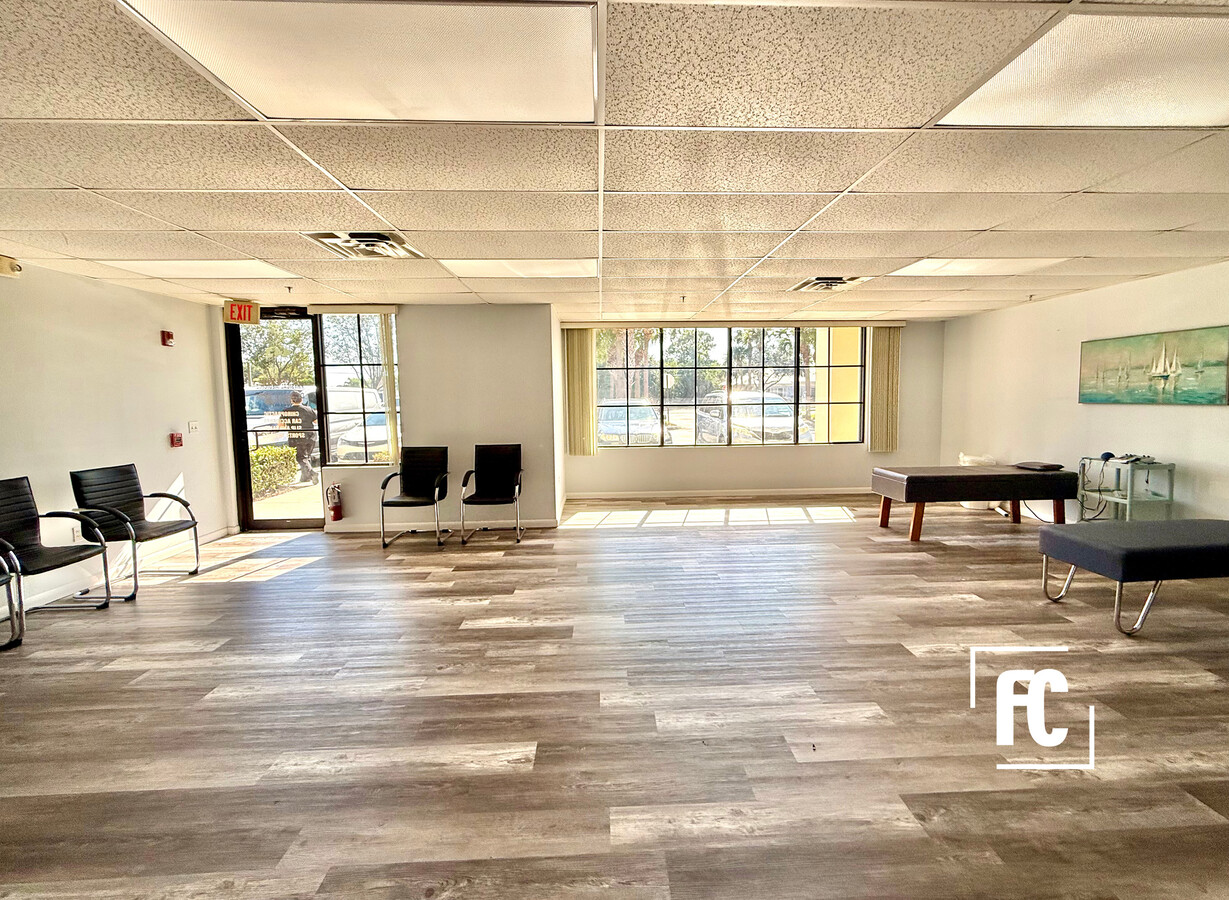 433-481 NW Prima Vista Blvd, Port Saint Lucie, FL 34983 - Unité 4 -  - Photo intérieure - Image 1 of 6