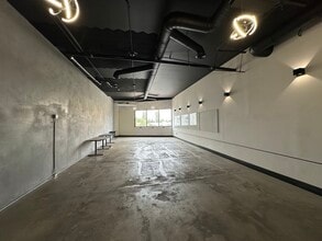 18607 Ventura Blvd, Tarzana, CA for lease Building Photo- Image 2 of 4