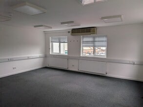 128A Kingston Rd, Leatherhead à louer Photo intérieure- Image 2 de 3