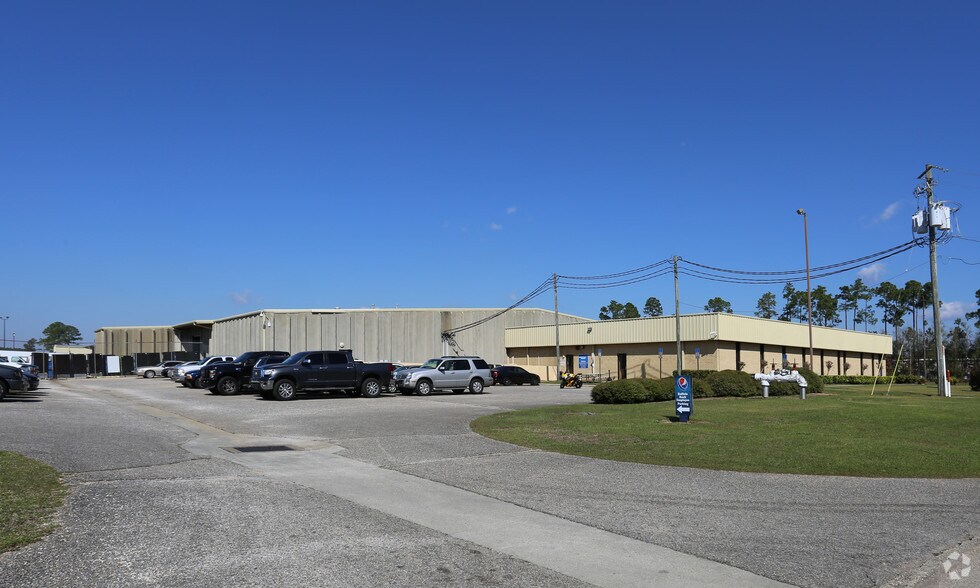 8801 Grow Dr, Pensacola, FL à louer - Photo du bâtiment - Image 2 de 29