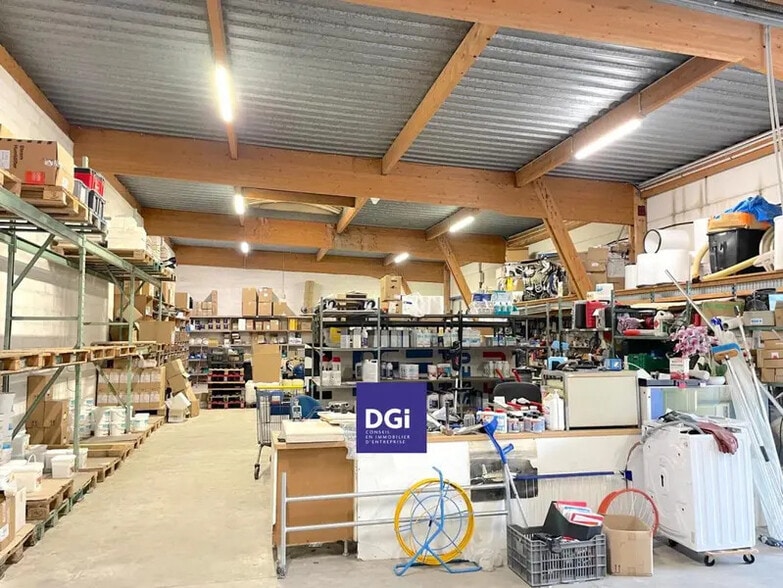 Flex in Nîmes for lease - Building Photo - Image 2 of 9