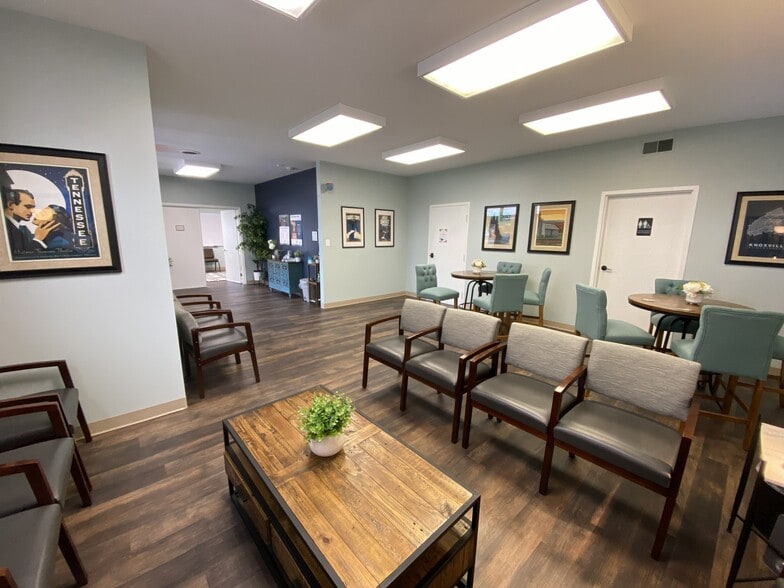 110 Perimeter Park Rd, Knoxville, TN for lease - Interior Photo - Image 2 of 15