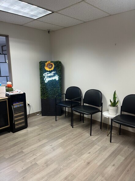 22 Pennsylvania Ave, Niantic, CT à louer - Hall d’entrée - Image 3 de 9