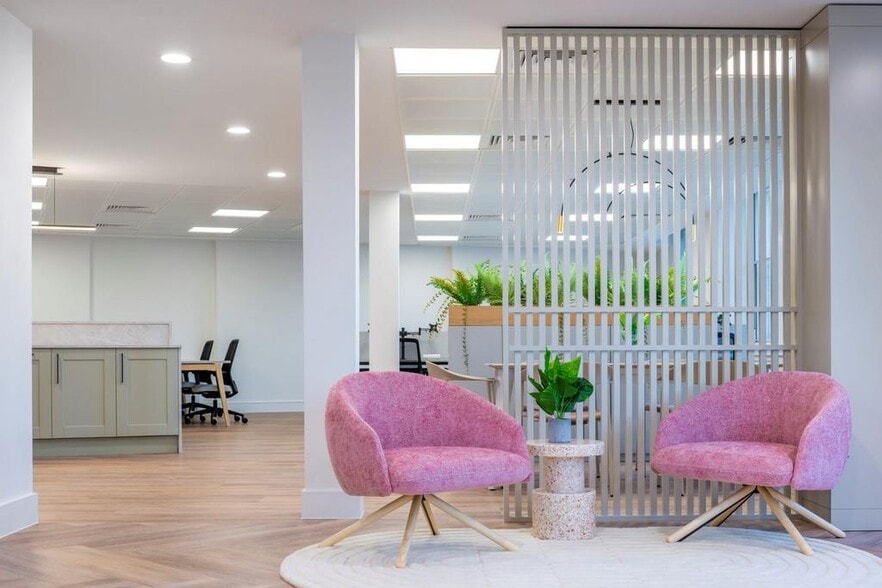 4 St Pauls Chur, London for lease - Interior Photo - Image 2 of 10