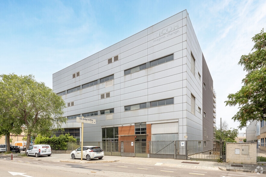 Carrer del Primer de Maig, 50-52, L'Hospitalet de Llobregat, Barcelona for sale - Building Photo - Image 2 of 38