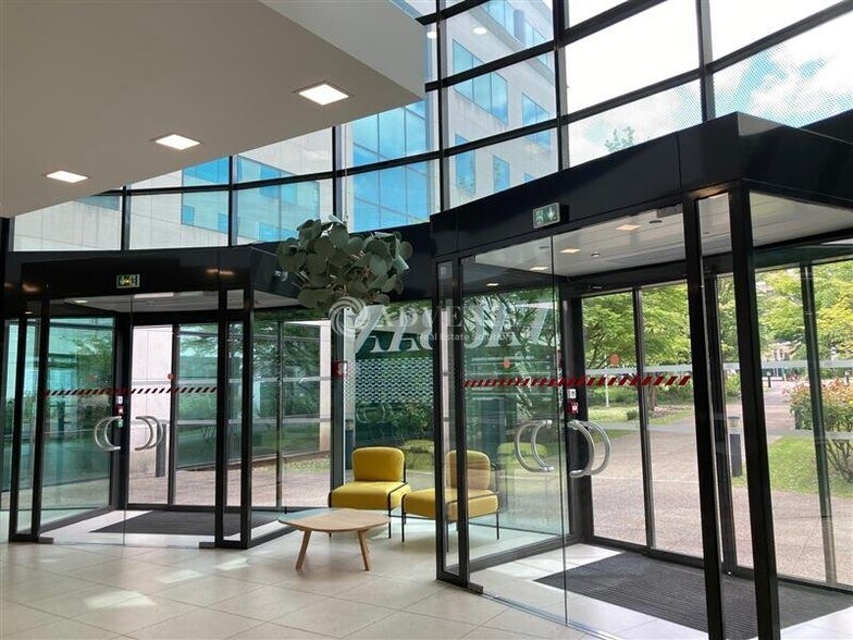 17 Rue Paul Dautier, Vélizy-Villacoublay for lease - Lobby - Image 3 of 5