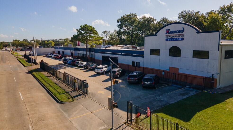 5435 S Braeswood Blvd, Houston, TX à vendre - Photo du bâtiment - Image 3 de 18