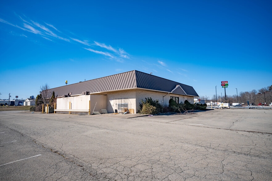 206 Wilson Rd, Bentleyville, PA for sale - Building Photo - Image 2 of 5