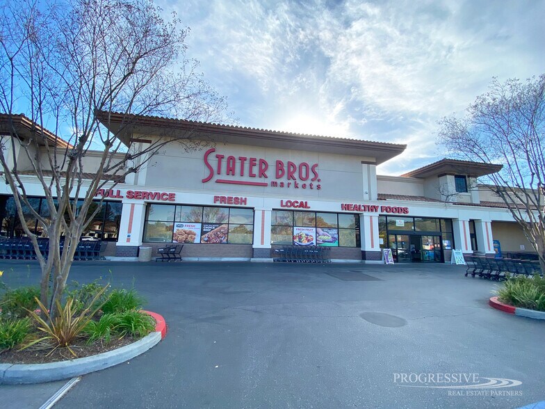14230-14270 Chino Hills Pky, Chino Hills, CA à louer - Photo du bâtiment - Image 2 de 7
