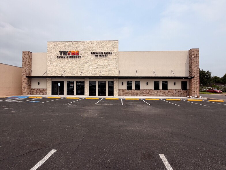 2006 N 10th St, McAllen, TX à louer - Photo du bâtiment - Image 2 de 14