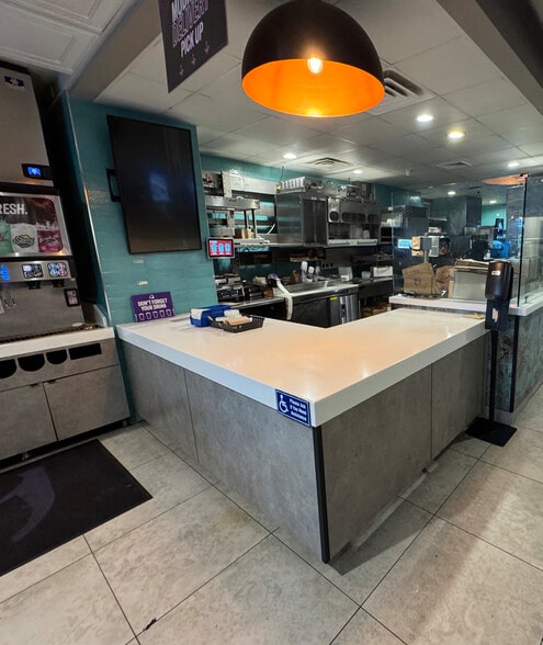 246 E 23rd St, New York, NY for lease - Building Photo - Image 2 of 5