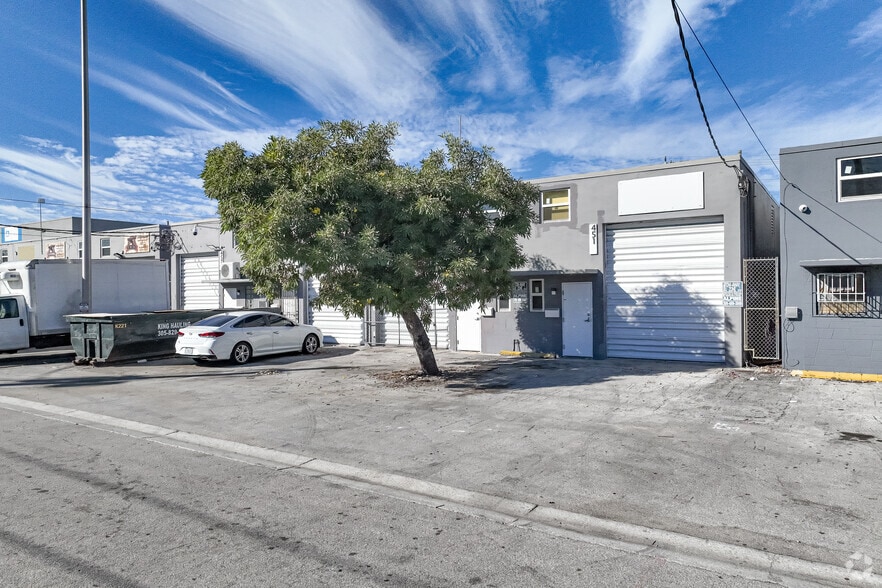 653 W 27th St, Hialeah, FL for lease - Building Photo - Image 2 of 5