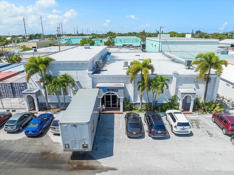 Thomas Street - Hollywood, FL portfolio of 4 properties for sale on LoopNet.ca - Building Photo - Image 3 of 15