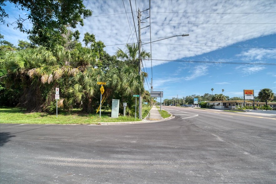 1040 Broadway, Dunedin, FL à vendre - Photo du bâtiment - Image 3 de 23