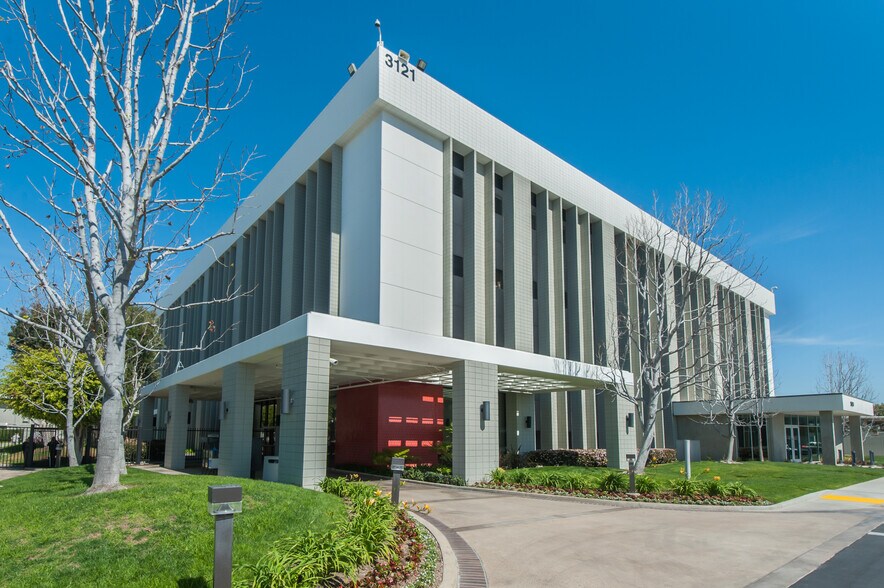 3100 W Lomita Blvd, Torrance, CA à louer - Photo du bâtiment - Image 1 de 6