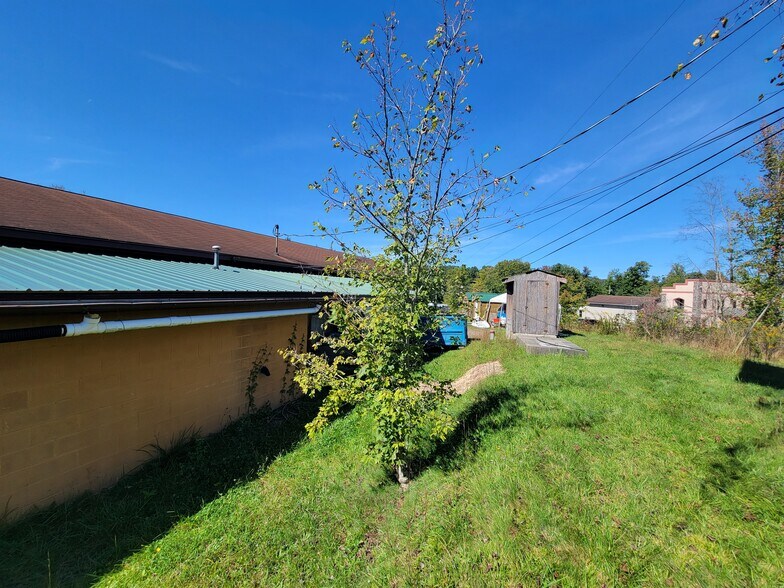 414 Milroy Grose, Lansing, WV à vendre - Photo du bâtiment - Image 2 de 34