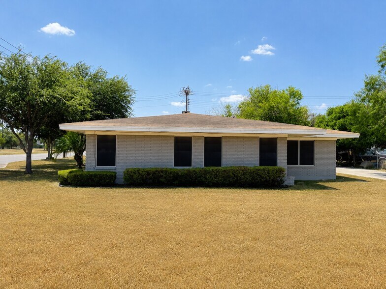 1523 S 10th Ave, Edinburg, TX à louer - Photo du bâtiment - Image 2 de 4
