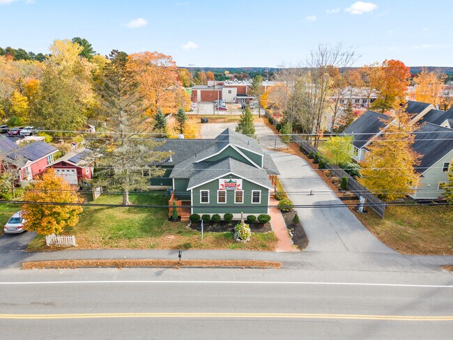 Plus de détails pour 319 Main St, Cumberland, ME - Commerce de détail à vendre