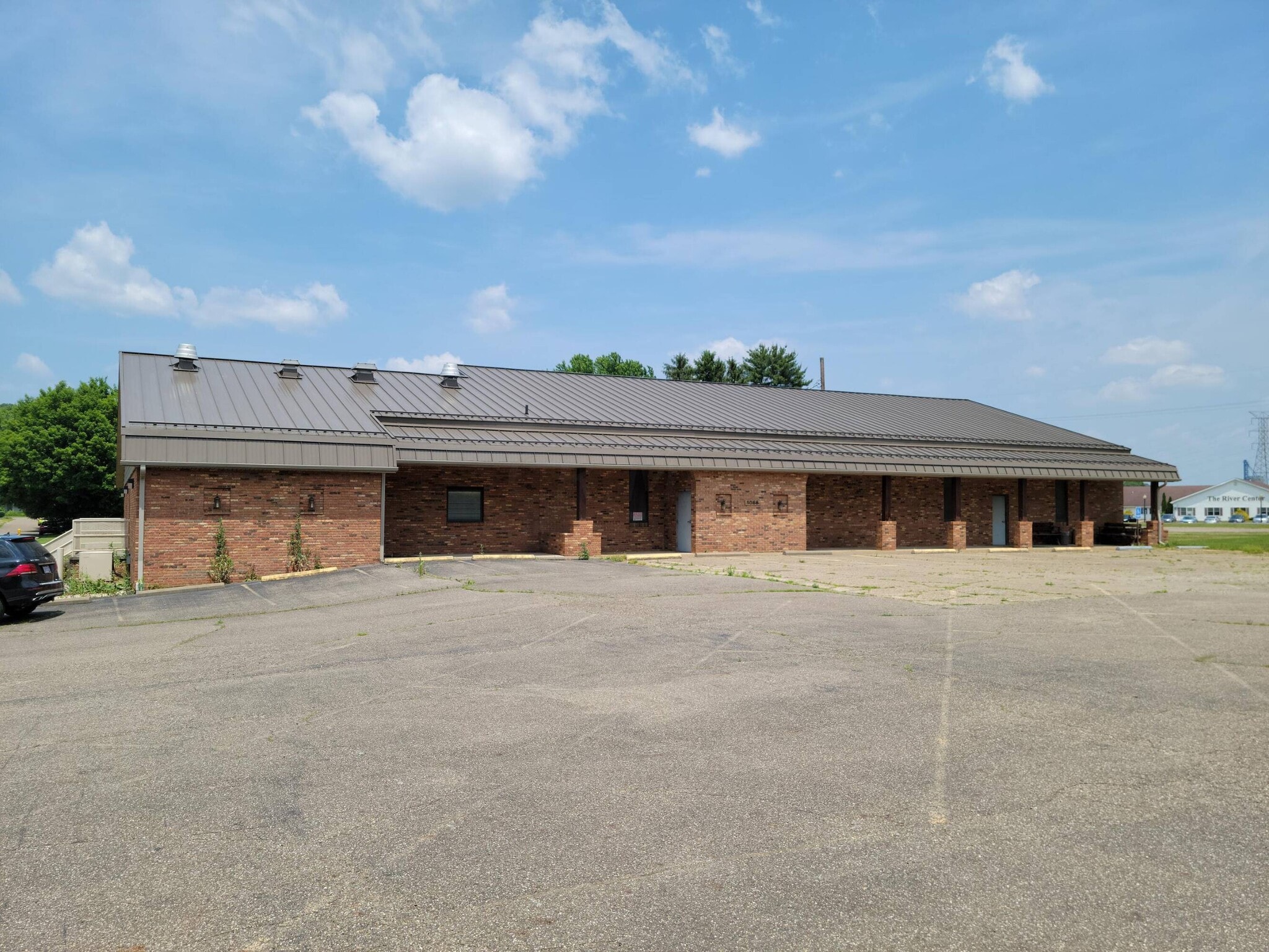 1066 E State St, Newcomerstown, OH for sale Primary Photo- Image 1 of 10