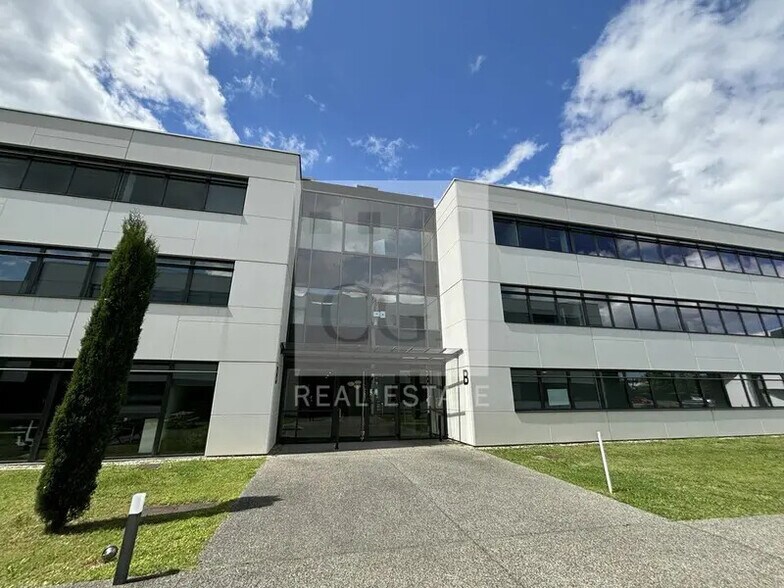 Office in Saint-Priest for lease - Building Photo - Image 2 of 13