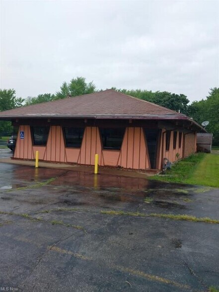 4510 Liberty Ave, Vermilion, OH à vendre - Photo du bâtiment - Image 2 de 11