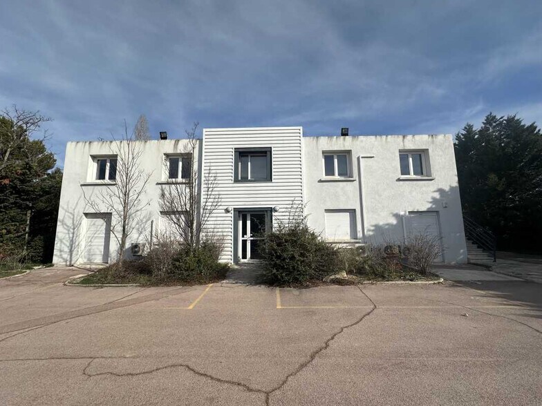 795 Rue André Ampère, Aix-en-Provence à louer - Photo du bâtiment - Image 1 de 9