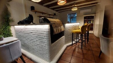 Retail in Barcelona, Barcelona for lease Interior Photo- Image 1 of 19