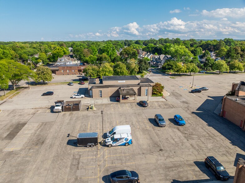 300 Main St, East Rochester, NY à louer - Photo du bâtiment - Image 3 de 36