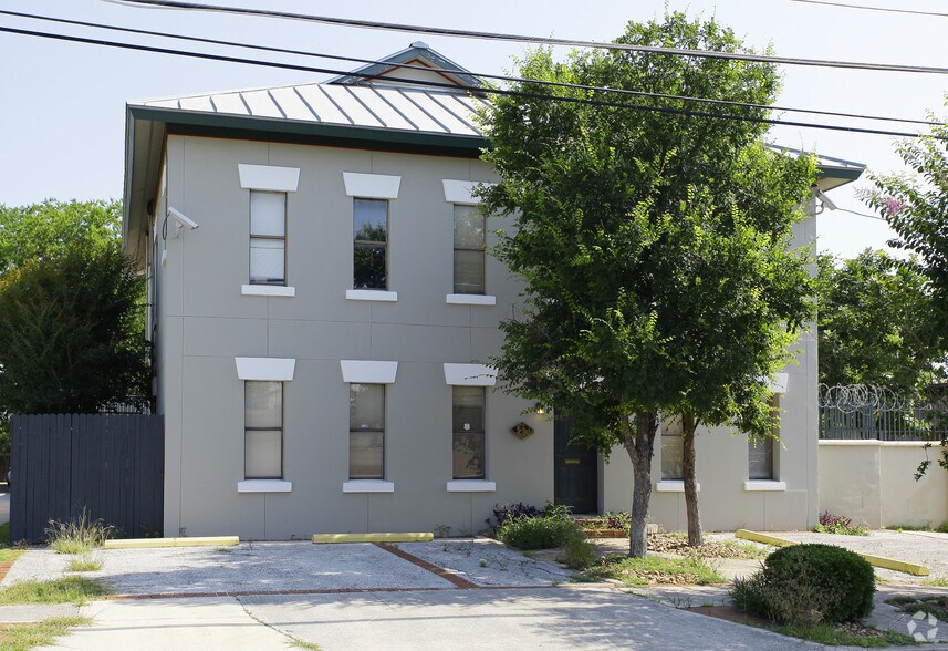 811 El Monte Blvd, San Antonio, TX à louer - Photo du bâtiment - Image 1 de 13
