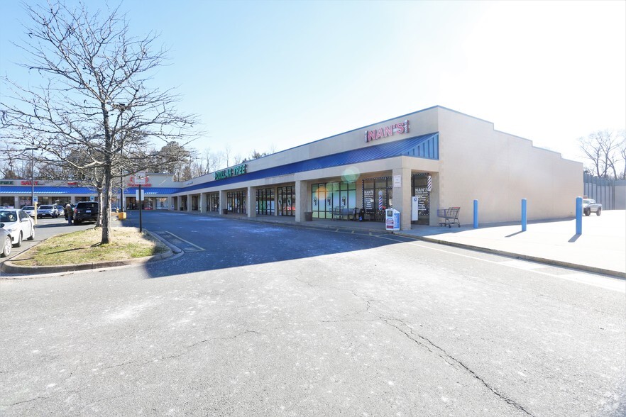 102 Washington Square Pl, Fredericksburg, VA for lease - Building Photo - Image 2 of 3