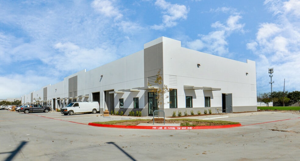 12425 W Airport Blvd, Sugar Land, TX for sale - Building Photo - Image 3 of 43