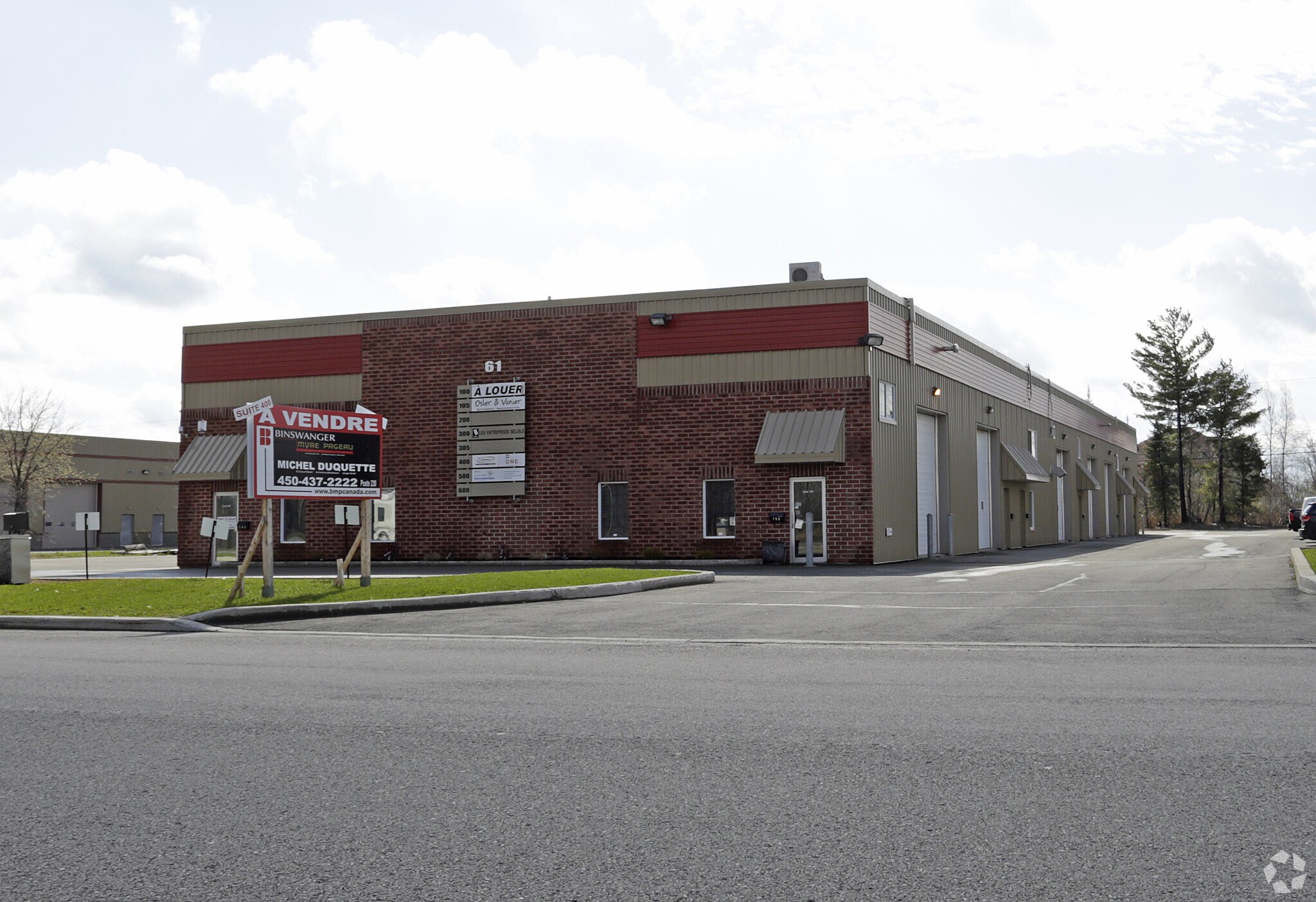 61 Rue Gaston-Dumoulin, Blainville, QC for sale Primary Photo- Image 1 of 1