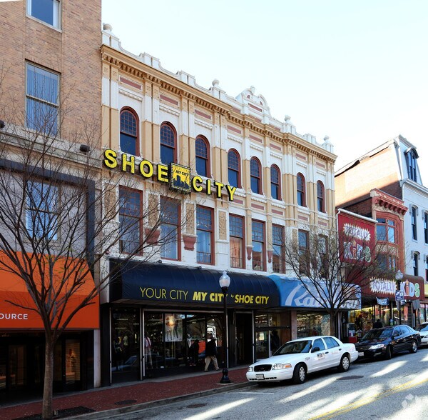 315-319 W Lexington St, Baltimore, MD for lease - Building Photo - Image 2 of 5