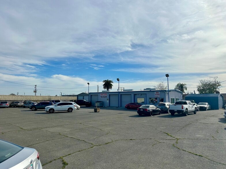 1450 W Main St, Merced, CA à vendre - Photo du bâtiment - Image 3 de 32