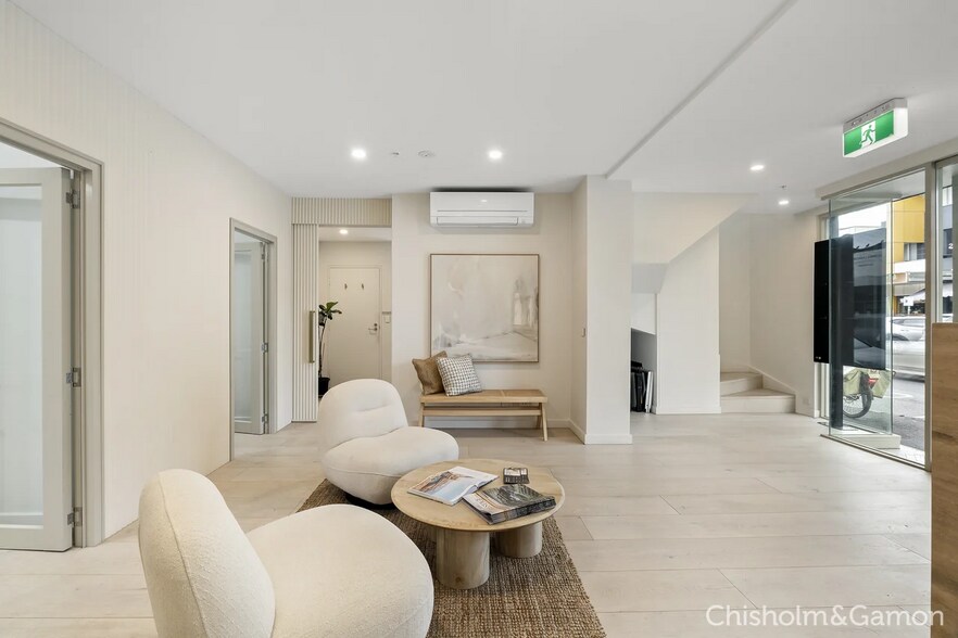 89 Ormond Rd, Elwood for sale - Interior Photo - Image 2 of 8
