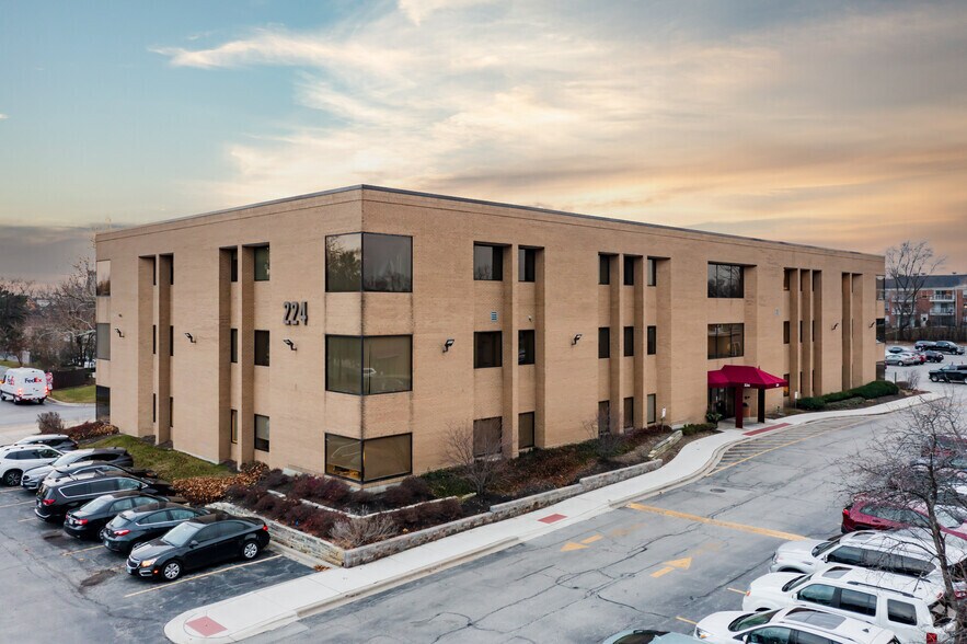 1S224 Summit Ave, Oakbrook Terrace, IL à louer - Photo du bâtiment - Image 1 de 6