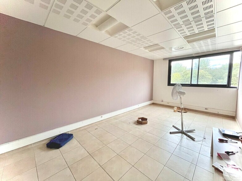 Office in Mouans-Sartoux for sale - Interior Photo - Image 3 of 5