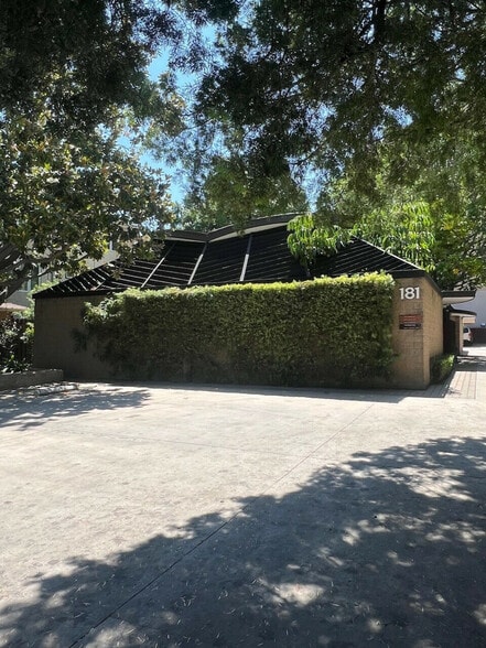 181 N Oak Knoll Ave, Pasadena, CA for lease - Building Photo - Image 2 of 6